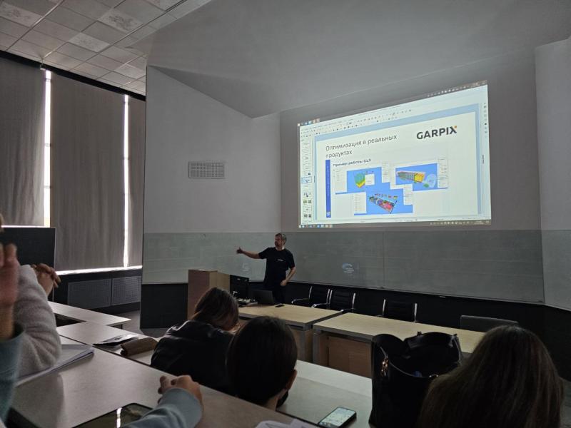 Знакомим будущих специалистов с высокими технологиями